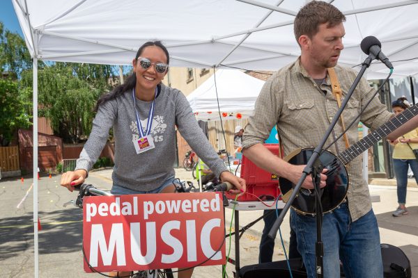 Bicycle-powering music at Munro St (credit: PAWELECphoto)